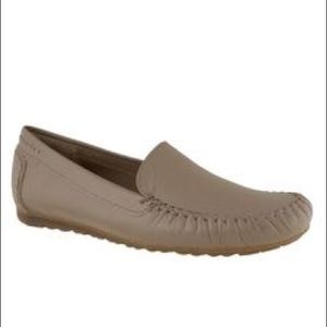NWT Walking Cradle Moccasins Size 7